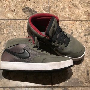 Nike SB Zoom Omar Salazar dark green and burgundy
